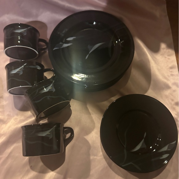Amazon.com | Mikasa Clara Bone China Lightweight Chip  Mikasa China set. Includes 6 plates, 5 salad plates and 4 cups.